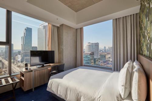 Łóżko lub łóżka w pokoju w obiekcie HOTEL in 9 Gangnam