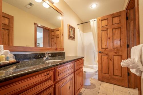 Un baño de The Lodges at Table Rock by Capital Vacations