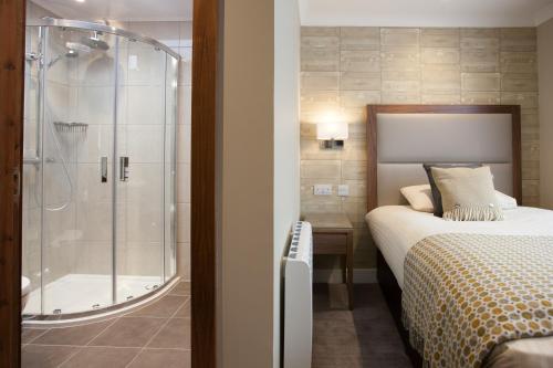 Cruachan Hotel tesisinde bir banyo