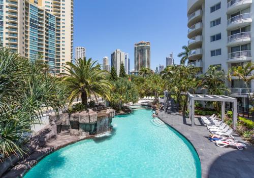 A piscina em ou perto de Sovereign on the Gold Coast