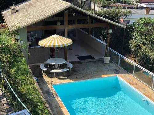 La alberca dentro o cerca de Aconchegante casa com piscina e lazer completo