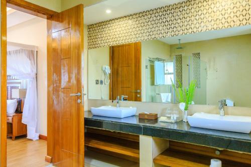 Ciala Resort Hotels In Kisumu 욕실