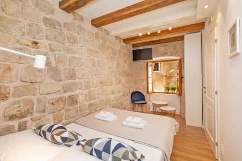 Un ou plusieurs lits dans un hébergement de l'établissement Live Laugh Love Dubrovnik Luxury Rooms