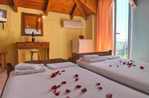 Uma cama ou camas num quarto em Belvedere Zakynthos Studios