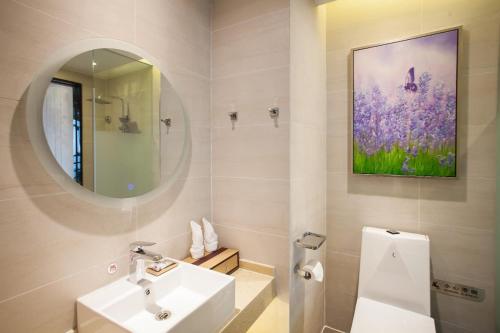 Lavande Hotel Xuzhou West Exit of High Speed Rail Station Branch tesisinde bir banyo