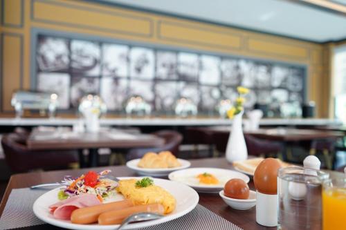 Makanan di atau berdekatan hotel