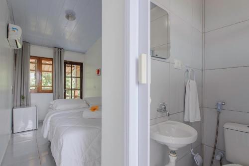 Kamar mandi di Casa Villa Noronha Suites