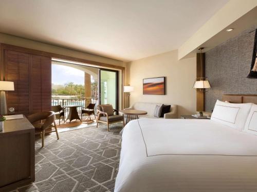 En eller flere senger på et rom på Fairmont Scottsdale Princess