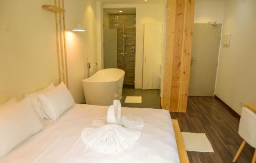 Portia Hotel & Spa tesisinde bir banyo