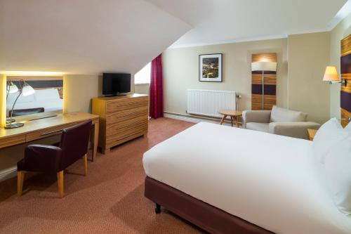 Katil atau katil-katil dalam bilik di Crowne Plaza Chester, an IHG Hotel