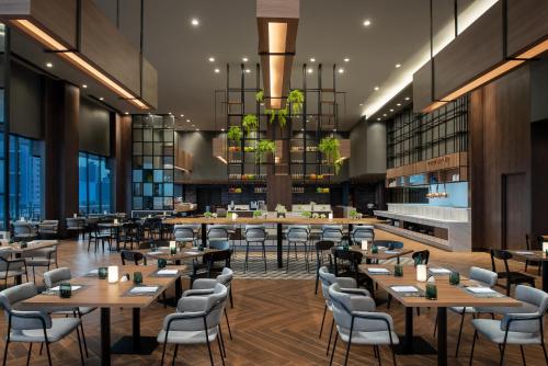 Avani Sukhumvit Bangkok Hotel餐廳或用餐的地方