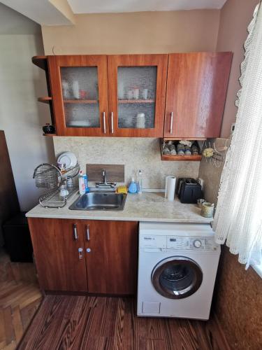 A kitchen or kitchenette at Mountain view apartment