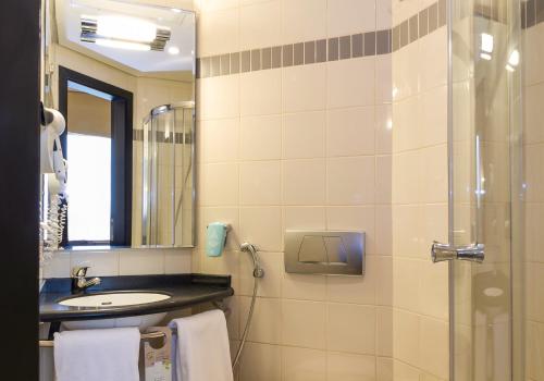 ibis Muscat tesisinde bir banyo