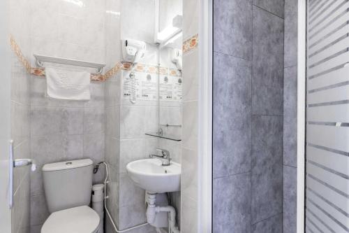 حمام في Comfort Hotel Rouen Alba