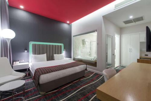 Cama ou camas em um quarto em Park Inn by Radisson Ankara Cankaya