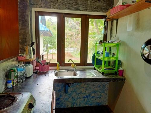 Dapur atau dapur kecil di Baan Moonchan House