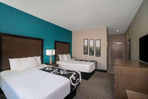 Ein Bett oder Betten in einem Zimmer der Unterkunft La Quinta by Wyndham West Memphis