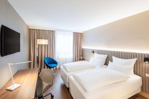 Tempat tidur dalam kamar di NH Hamburg Altona