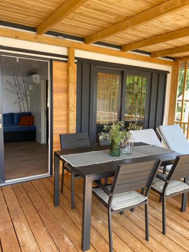 Balkon atau teras di Rosmarin&Olive Premium Mobile Homes