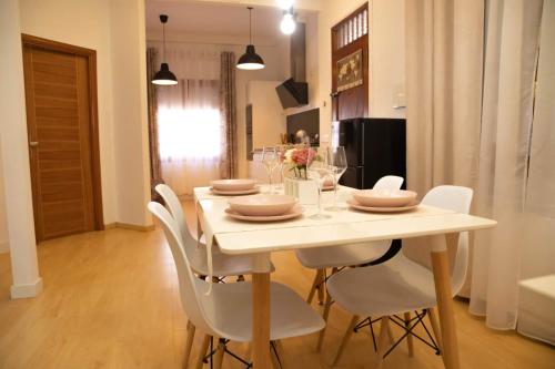 a dining room with a white table and chairs at El Hidalgo in Almagro