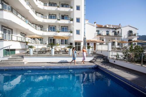 Swimmingpoolen hos eller tæt på Hotel Marina