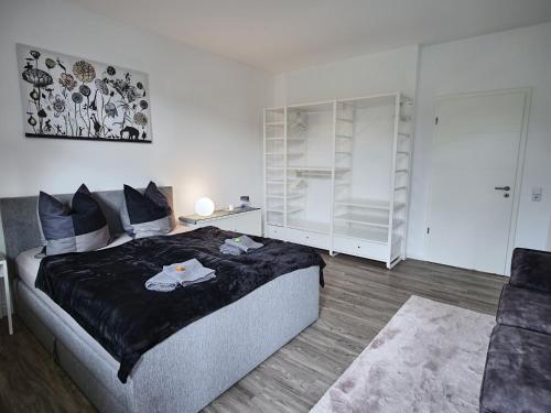 Кровать или кровати в номере Appartement OTTO I - Erfurt Zentrum