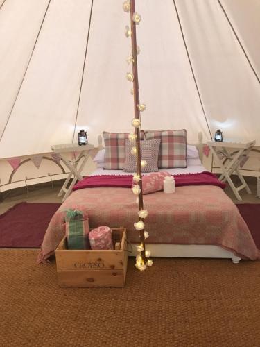 Ліжко або ліжка в номері Cefn Crib Glamping