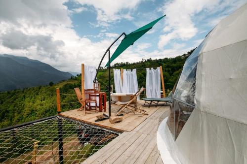 Peisaj natural din apropierea acestei cabane