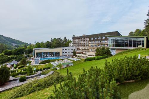 Bazen u objektu Hotel Sitno Forest Resort ili u blizini