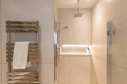 Bathroom sa Superb Apartment near Buckingham Palace