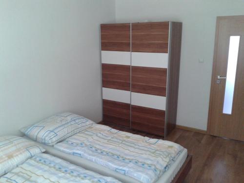 Ein Bett oder Betten in einem Zimmer der Unterkunft Apartmán Liptov