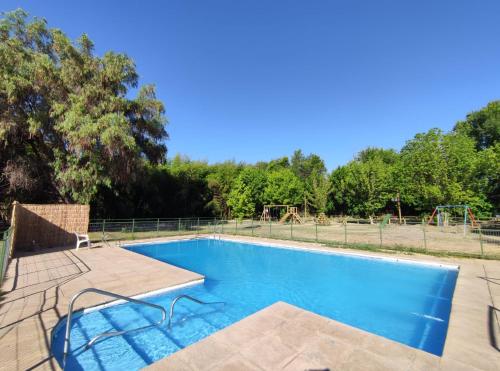 A piscina localizada em Tiny House Remanso del Espíritu ou nos arredores