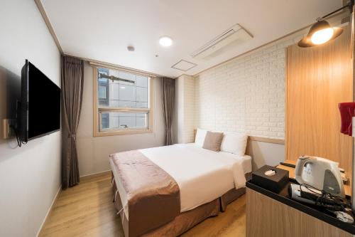 Televisor o centre d'entreteniment de The Stay Hotel Myeongdong