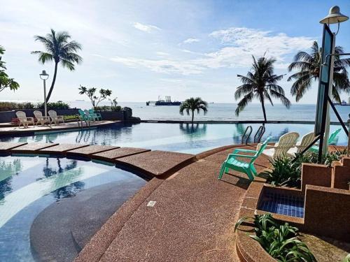 Swimming pool sa o malapit sa EHSAN SEAVIEW HOTEL PORT DICKSON