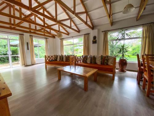 Area tempat duduk di Mountain Ash House