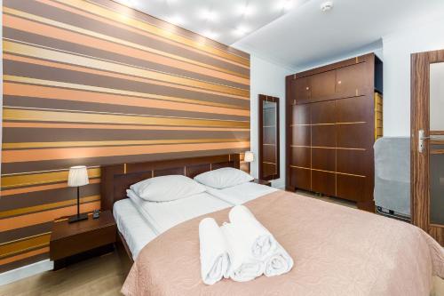 Tempat tidur dalam kamar di Apartament w Diva Spa 250m do plaży