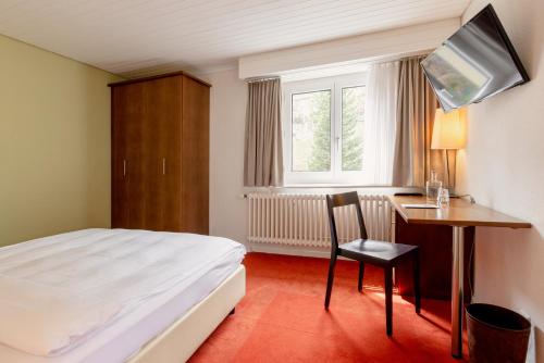 Tempat tidur dalam kamar di Pension Arosa - Self Check-In