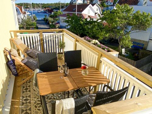 En balkong eller terrasse på Skaftö Hotell Villa Lönndal, Grundsund