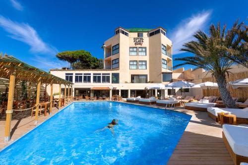 Bazén v ubytovaní Hotel Playa Sur Tenerife alebo v jeho blízkosti