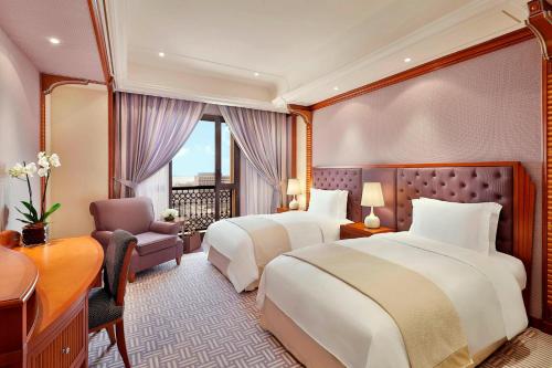 Katil atau katil-katil dalam bilik di The Ritz-Carlton Jeddah