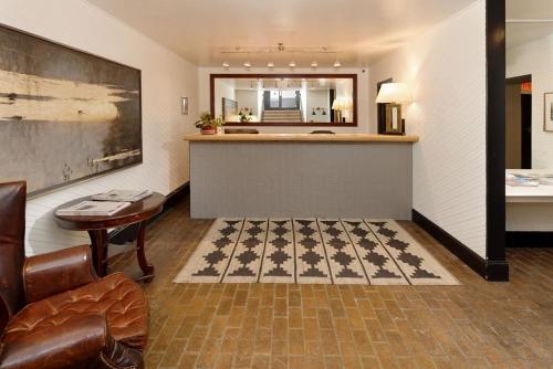 План на етажите на Independence Square Unit 313, Downtown Hotel Room in Aspen with Rooftop Hot Tub