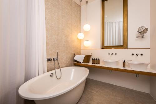 A bathroom at Hollmann Beletage Design & Boutique Hotel