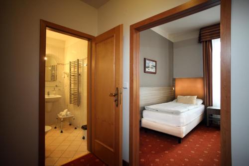 Kamar mandi di Hotel Paris