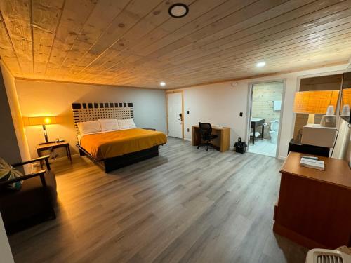 a bedroom with a bed and a wooden ceiling at Tennessee Mountain Lodge in Pigeon Forge