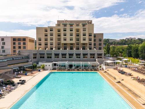 Kolam renang di atau di dekat Hôtel Lyon Métropole