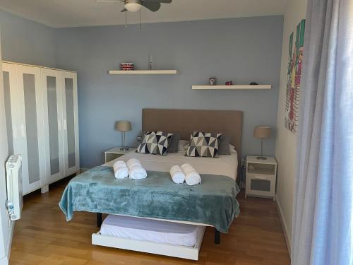 a bedroom with a bed with white pillows at Bonita vivienda pareada con piscina privada in Roquetas de Mar