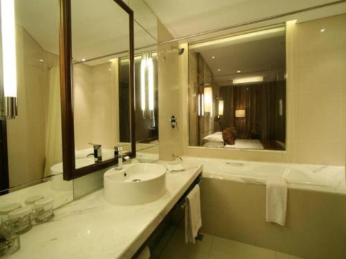 Beijing Liaoning Hotel tesisinde bir banyo