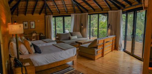 En eller flere senge i et værelse på Reserva Natural Iguazú - Pristine Luxury Camp