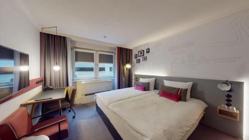 Tempat tidur dalam kamar di pentahotel Liège