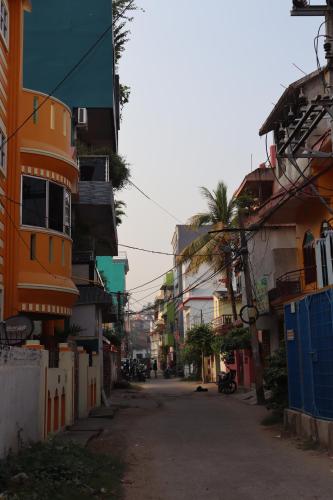 an empty street in a city with buildings at Jagannatha Guest House in Puri